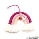 colgante arcoiris macramé 8x8cm con mineral y amuleto