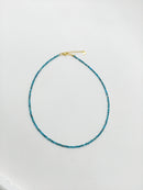 Gargantilla mineral apatita con cierre de metal