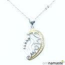 Colgante plata Mamá pie plateado y arco dorado